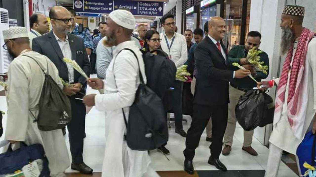 পবিত্র হজ শেষে ফিরেছেন সাড়ে ৬৫ হাজার হাজি